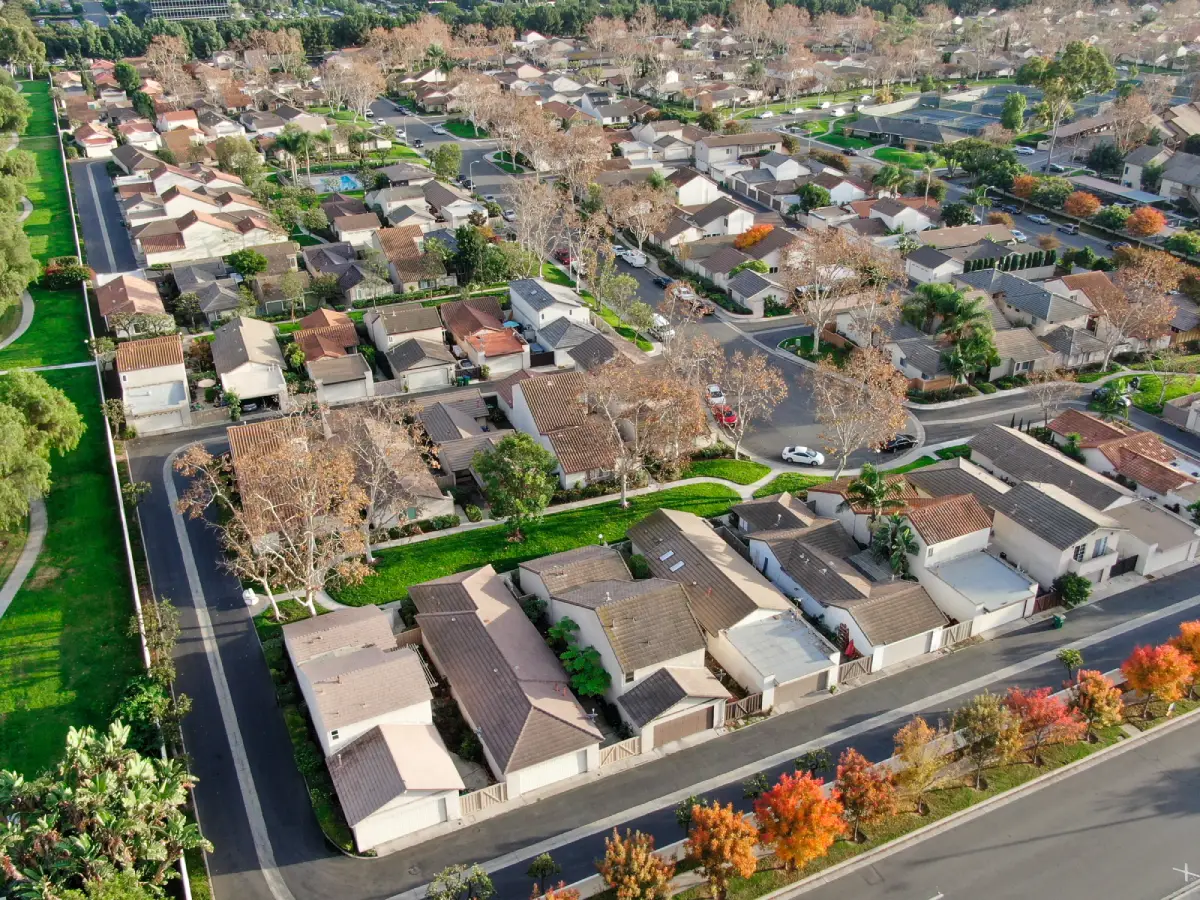 Establishing Compliance and Harmony in Your Sarasota HOA: Expert Tips for Success